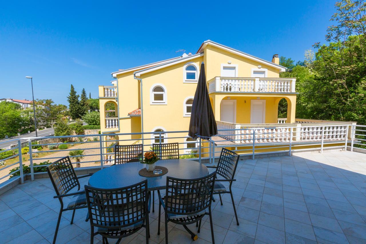 Apartments Claudia Crikvenica Luaran gambar